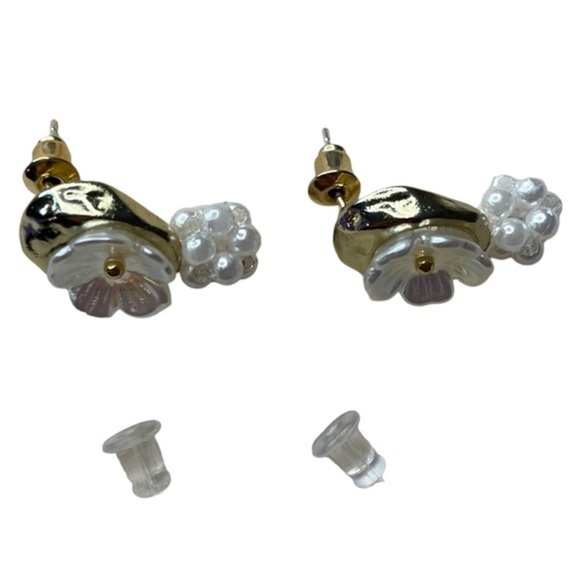 18k Gold Plated and Pearl Flower Earrings - Picture 7 of 10